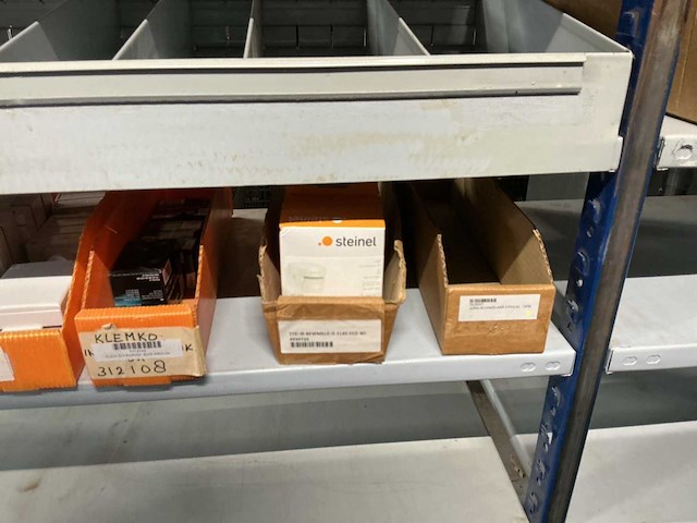 Jung divers schakelmateriaal - afbeelding 9 van  17