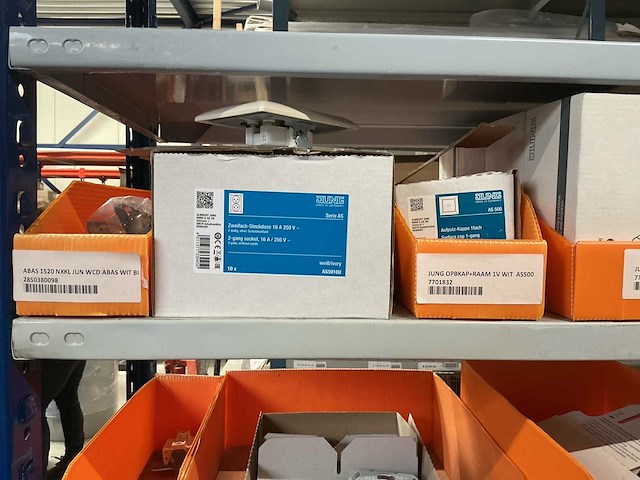 Jung divers schakelmateriaal - afbeelding 10 van  17