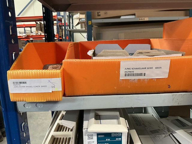 Jung divers schakelmateriaal - afbeelding 12 van  17