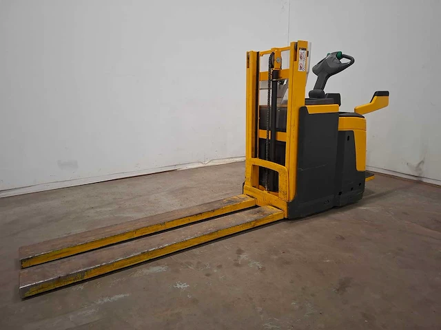 Jungheinrich - 2012 - elektrische palletwagen - afbeelding 1 van  11