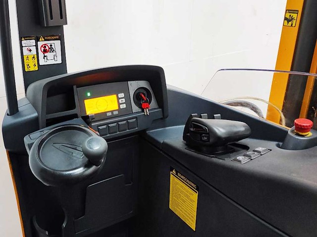 Jungheinrich - 2012 - etv 216 - reach truck - afbeelding 8 van  12