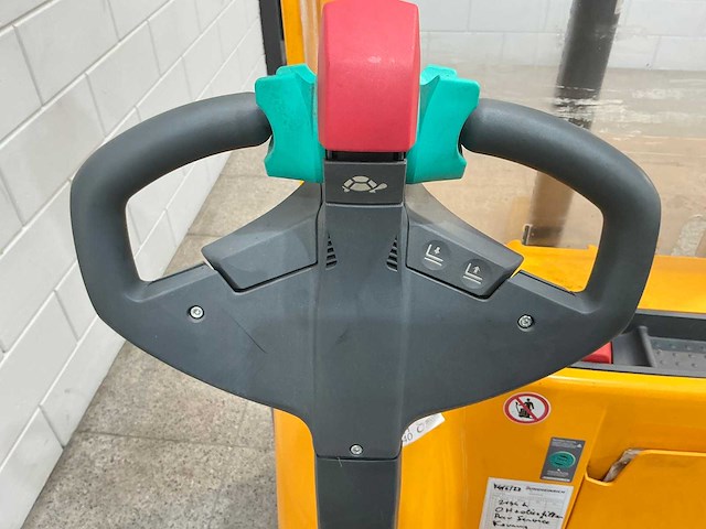 Jungheinrich - 2013 - ejc112 - stapelaar - afbeelding 2 van  9