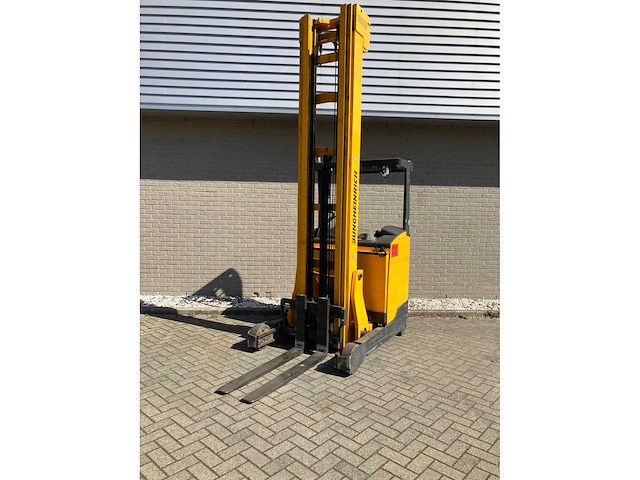 Jungheinrich - 2013 - etv216 - reach truck - elektrisch - afbeelding 2 van  12