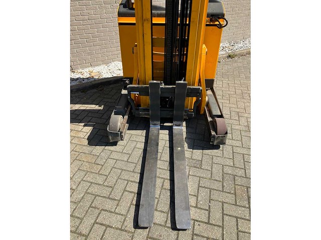 Jungheinrich - 2013 - etv216 - reach truck - elektrisch - afbeelding 5 van  12