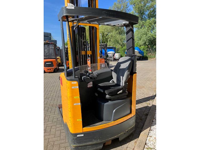 Jungheinrich - 2013 - etv216 - reach truck - elektrisch - afbeelding 7 van  12
