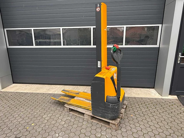 Jungheinrich - 2015 - emc110 - stapelaar - afbeelding 1 van  8