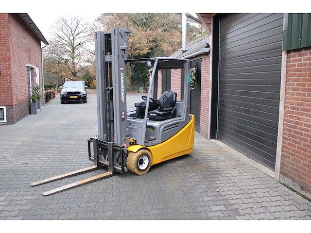 Jungheinrich - 2016 - efg218 - 5.57m triplex, free-lift, side-shift - vorkheftruck - afbeelding 1 van  16
