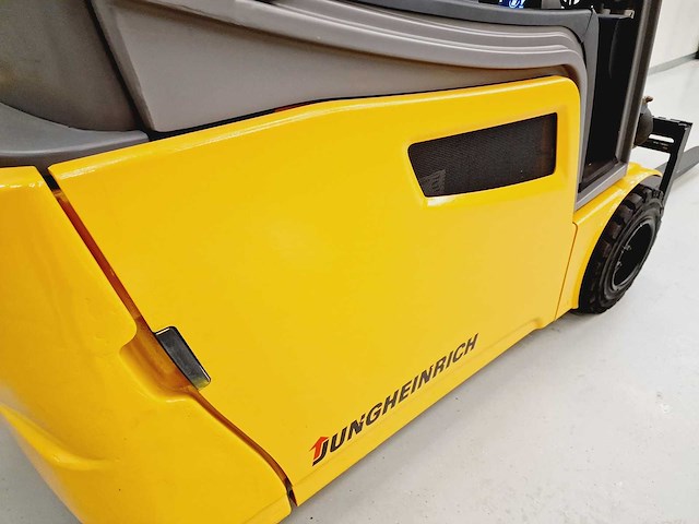 Jungheinrich - 2017 - efg 218 - vorkheftruck - free-lift - side-shift - afbeelding 2 van  35