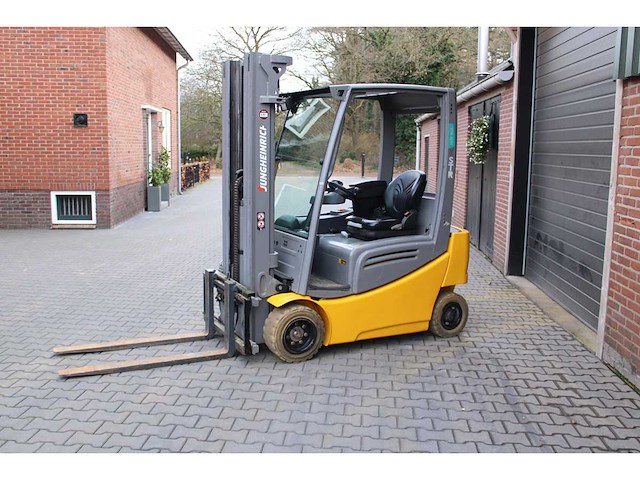 Jungheinrich - 2017 - efg318k - 4.82m triplex, free-lift, side-shift - vorkheftruck - afbeelding 1 van  12