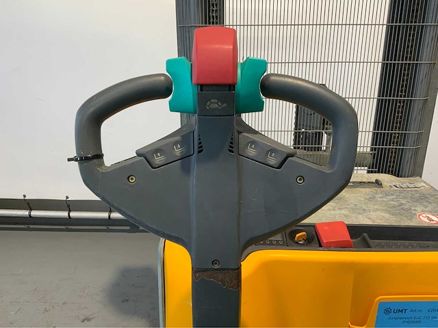 Jungheinrich - 2018 - ejc 212 - stapelaar gegalvaniseerde beplating - acculader - afbeelding 8 van  17