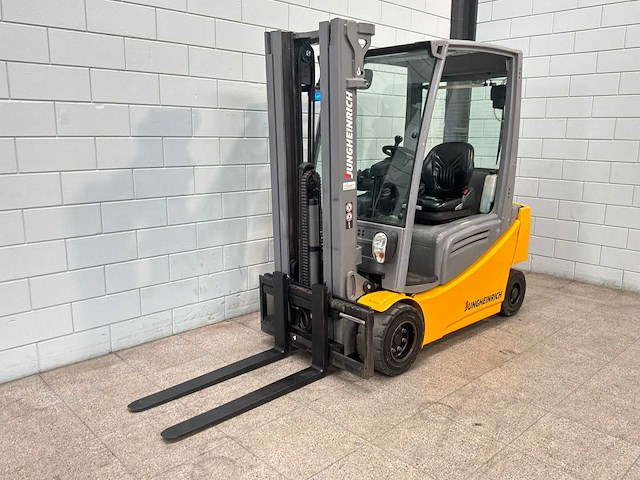 Jungheinrich - 2019 - efg 320 - 4.45m triplex, free-lift, side-shift - vorkheftruck - afbeelding 1 van  20