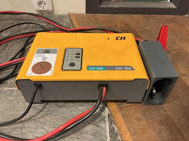 Jungheinrich - 24v 35a - battery chargers - 2017 - afbeelding 1 van  2