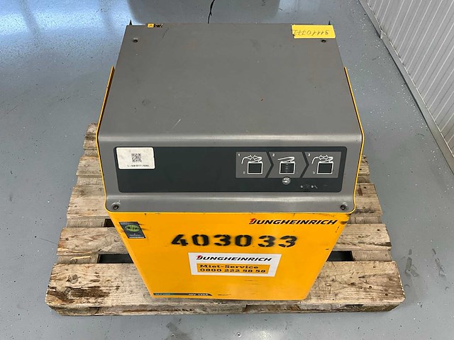 Jungheinrich - efgs30 - vorkheftruck 4.6m - sideshift - acculader - 8469 uur - redspot voor en achter - afbeelding 8 van  23