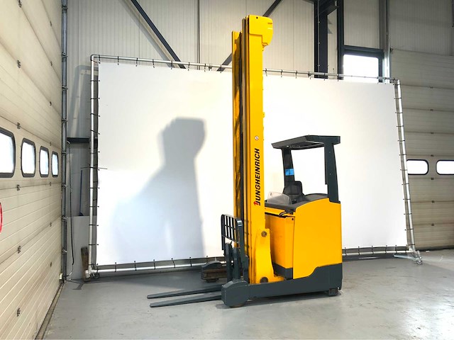 Jungheinrich - etv 216 - reach truck triplex - sideshift - freelift - acculader - afbeelding 18 van  20