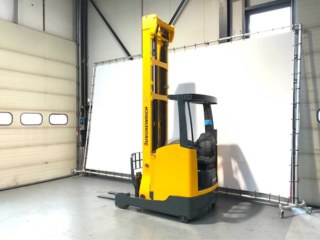 Jungheinrich - etv 216 - reach truck triplex - sideshift - freelift - acculader - afbeelding 19 van  20