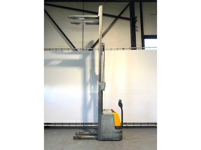 Jungheinrich 2018 - ejc 212 - stapelaar triplex - gegalvaniseerde beplating - freelift - acculader - afbeelding 2 van  10