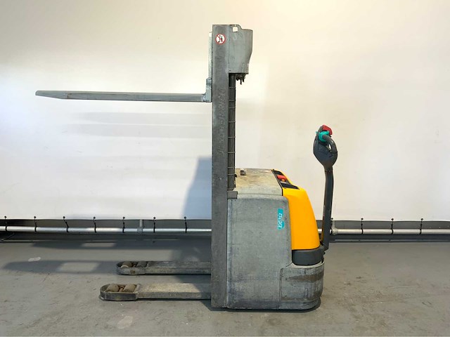 Jungheinrich 2018 - ejc 212 - stapelaar triplex - gegalvaniseerde beplating - freelift - acculader - afbeelding 10 van  10