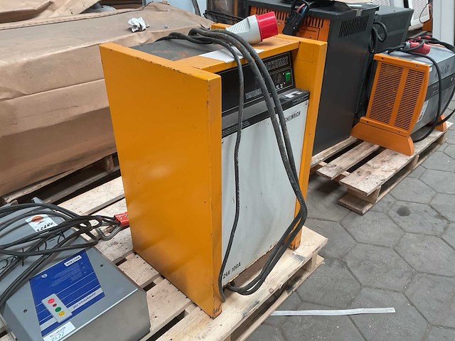 Jungheinrich d 380 g acculader - afbeelding 1 van  6