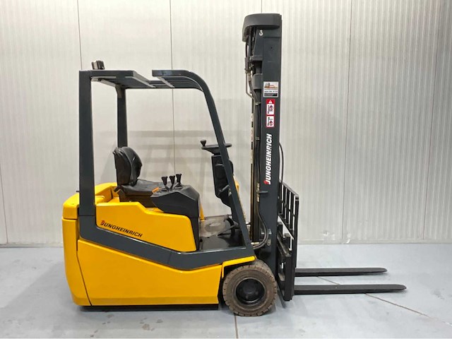 Jungheinrich efg-18 gf - vorkheftruck- triplex - sideshift - freelift - acculader - gekeurd - bluespot - afbeelding 19 van  22