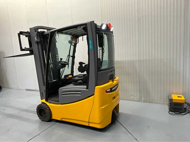 Jungheinrich efg218k - vorkheftruck - freelift - shideshift - 4017 uur - acculader - afbeelding 9 van  23