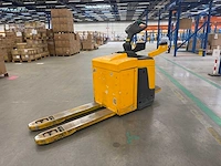 Jungheinrich ere 225 elektrische pallettruck met bestuurdersplatform – 2.500 kg - afbeelding 1 van  13
