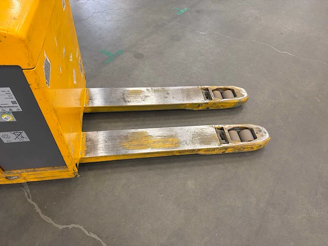 Jungheinrich ere 225 elektrische pallettruck met bestuurdersplatform – 2.500 kg - afbeelding 9 van  13