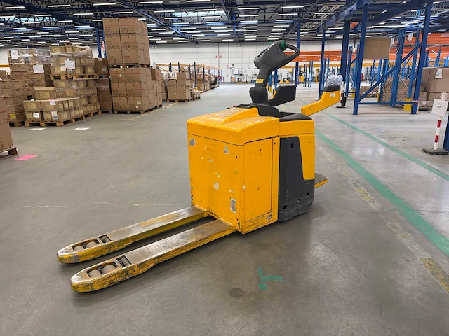 Jungheinrich ere 225 elektrische pallettruck met bestuurdersplatform – 2.500 kg - afbeelding 1 van  11