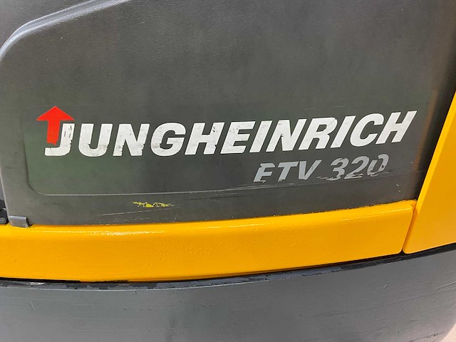 Jungheinrich etv 320 reach truck triplex - sideshift - hydraulisch uitschuifbare lepels - freelift - afbeelding 11 van  23