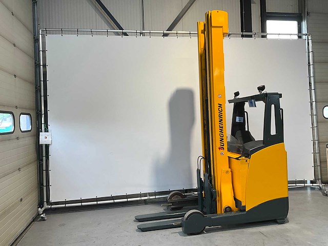 Jungheinrich etv 320 reach truck triplex - sideshift - hydraulisch uitschuifbare lepels - freelift - afbeelding 1 van  23