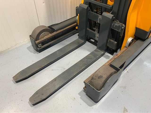 Jungheinrich etv 325 reach truck - sideshift - freelift - afbeelding 14 van  15