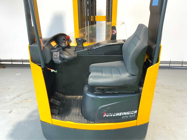 Jungheinrich etv 325 reach truck - triplex - freelift - sideshift - 6243 uur - afbeelding 4 van  18