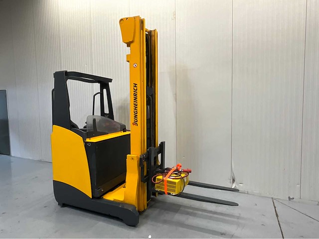 Jungheinrich etv110 - reachtruck - tiplex - freelift - sideshift - acculader - 4761 uur - 6,8m - afbeelding 3 van  17