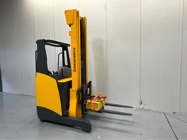 Jungheinrich etv110 - reachtruck - tiplex - freelift - sideshift - acculader - 4761 uur - 6,8m - afbeelding 2 van  17