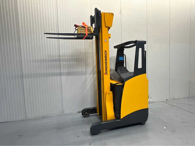 Jungheinrich etv110 - reachtruck - tiplex - freelift - sideshift - acculader - 4761 uur - 6,8m - afbeelding 14 van  17