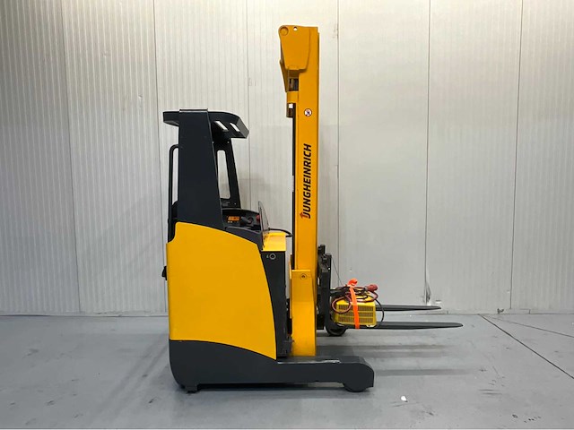 Jungheinrich etv110 - reachtruck - tiplex - freelift - sideshift - acculader - 4761 uur - 6,8m - afbeelding 16 van  17
