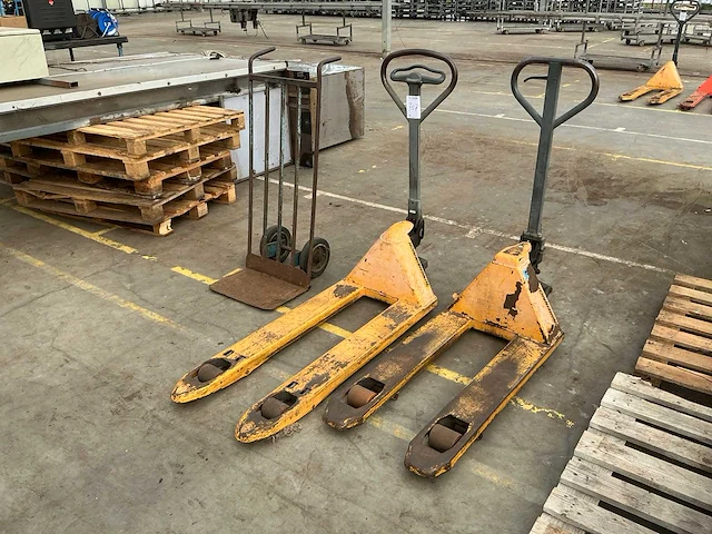 Jungheinrich hand hydraulische palletwagen en steekkar (3x) - afbeelding 1 van  5