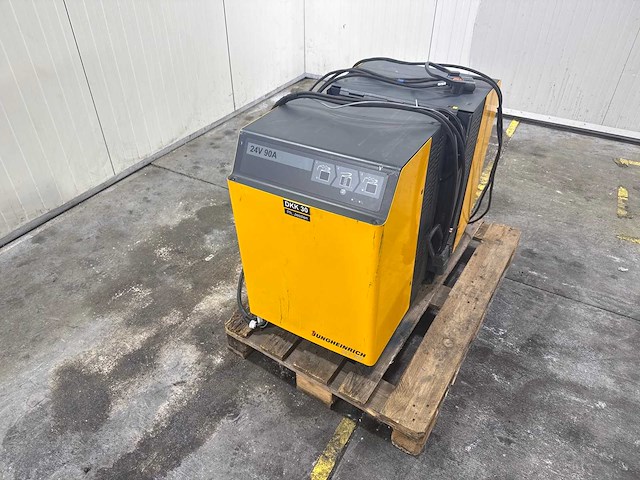 Jungheinrich slt 100 acculader (2x) - afbeelding 1 van  6