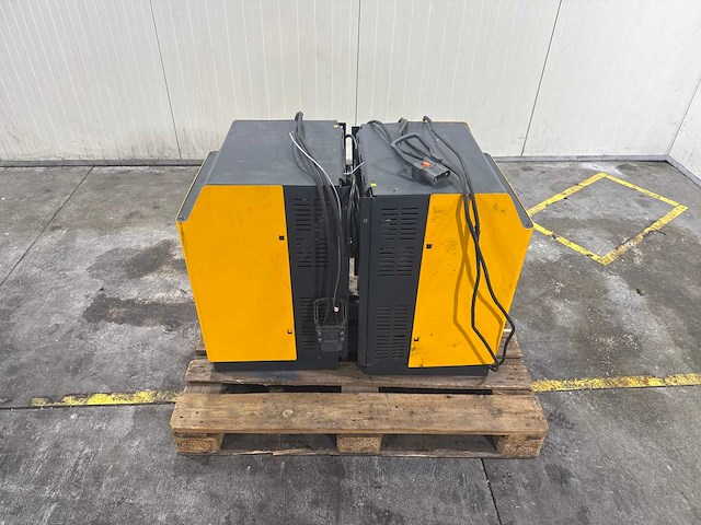 Jungheinrich slt 100 acculader (2x) - afbeelding 2 van  6