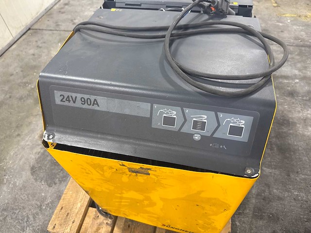 Jungheinrich slt 100 acculader (2x) - afbeelding 3 van  6