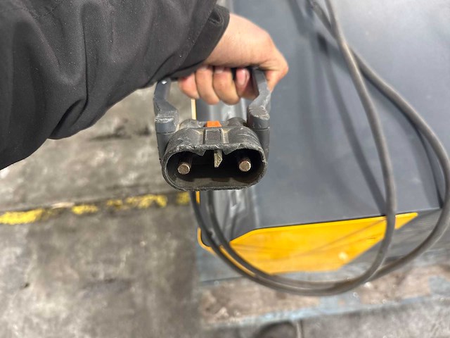 Jungheinrich slt 100 acculader (2x) - afbeelding 6 van  6
