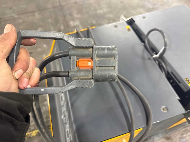 Jungheinrich slt 100 acculader (2x) - afbeelding 4 van  5