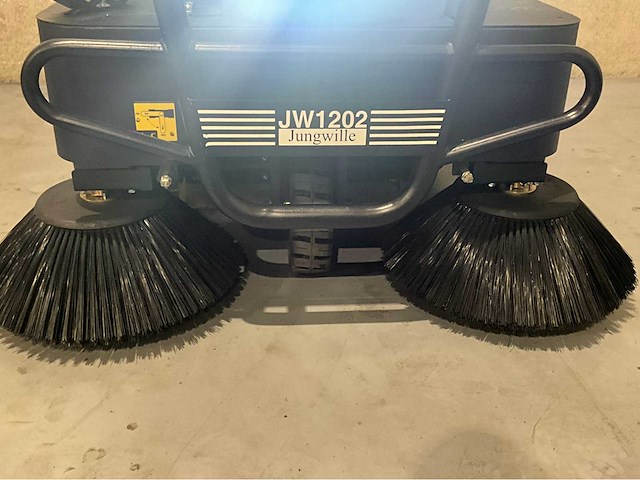 Jungwille - 2026 - jw1202 - zelfrijdende opzitveegmachine - afbeelding 14 van  20