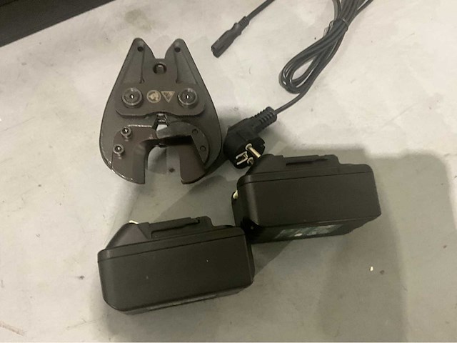 Jungwille jw300/30c elektrische krimptang - afbeelding 5 van  6