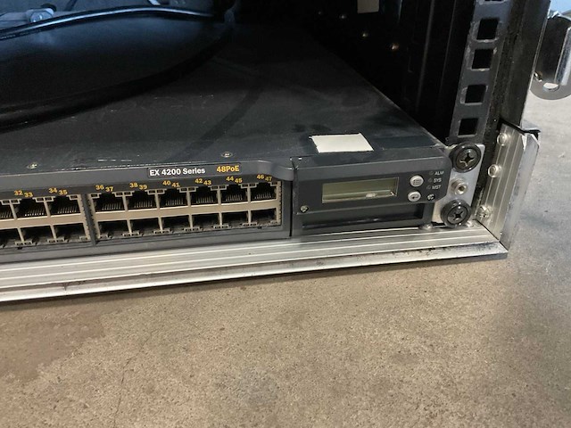 Juniper 48poe ex4200 48-poorts switch - afbeelding 2 van  3