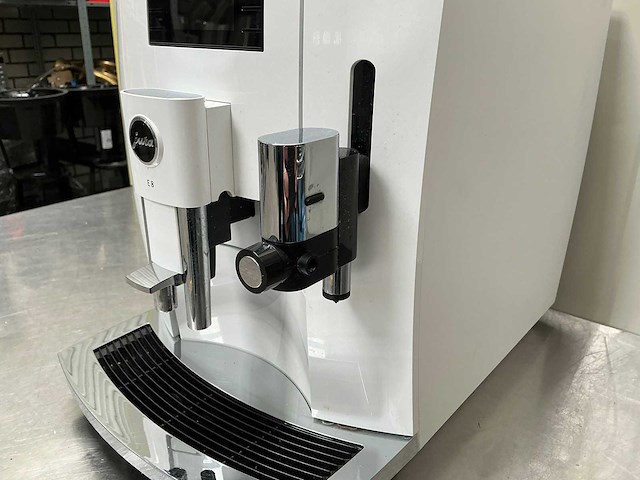 Jura - e8 - koffiemachine - afbeelding 3 van  6