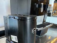 Jura giga x8c koffiemachine met vaste wateraansluiting en melkkoeler - afbeelding 4 van  8