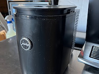 Jura giga x8c koffiemachine met vaste wateraansluiting en melkkoeler - afbeelding 5 van  8