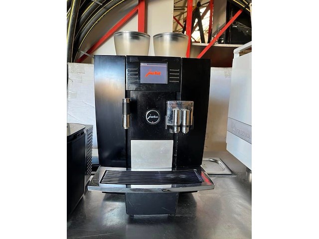 Jura giga x8c koffiemachine met vaste wateraansluiting en melkkoeler - afbeelding 6 van  8