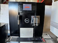 Jura giga x8c koffiemachine met vaste wateraansluiting en melkkoeler - afbeelding 6 van  8
