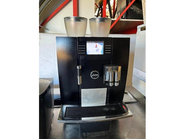Jura giga x8c koffiemachine met vaste wateraansluiting en melkkoeler - afbeelding 8 van  8